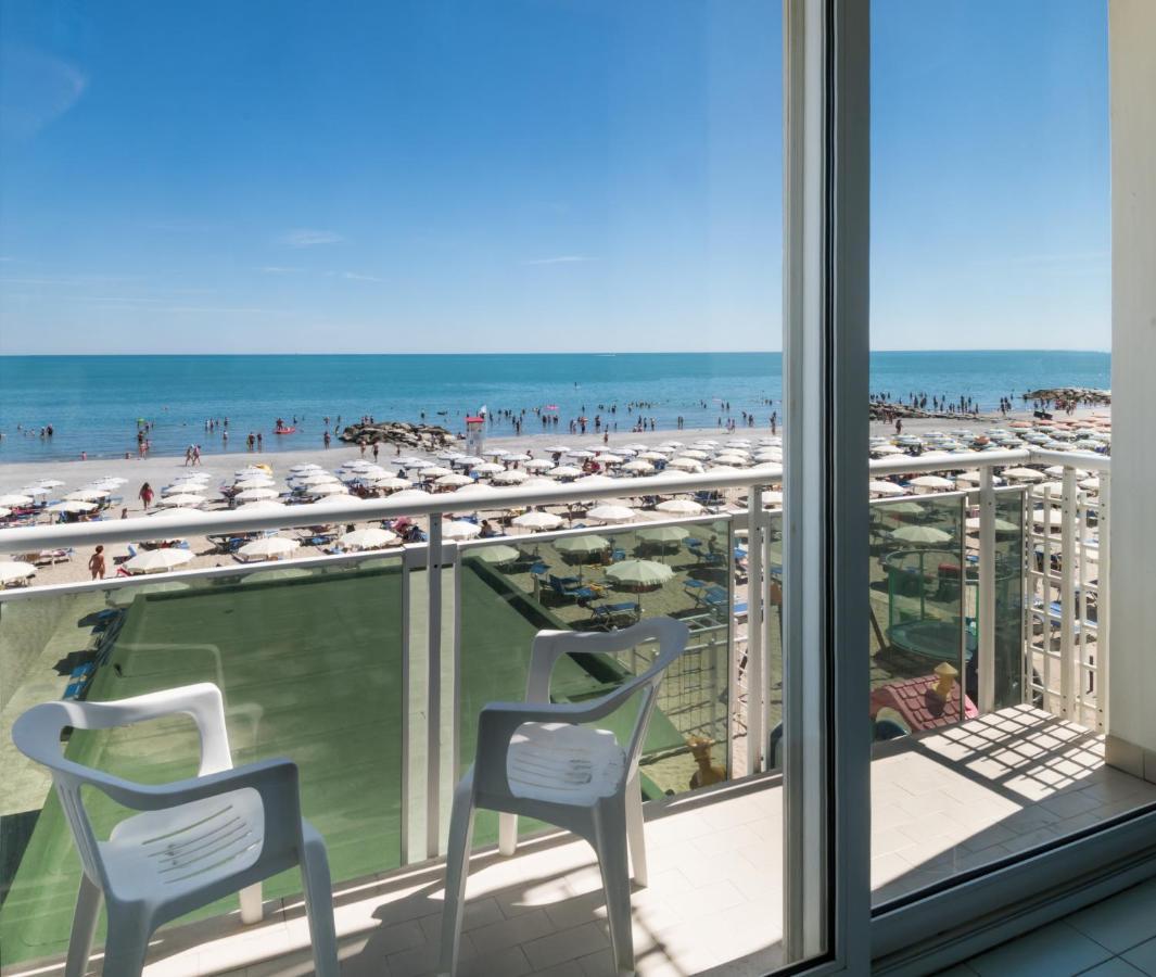Hotel International Direttamente Sulla Sabbia Misano Adriatico Eksteriør bilde
